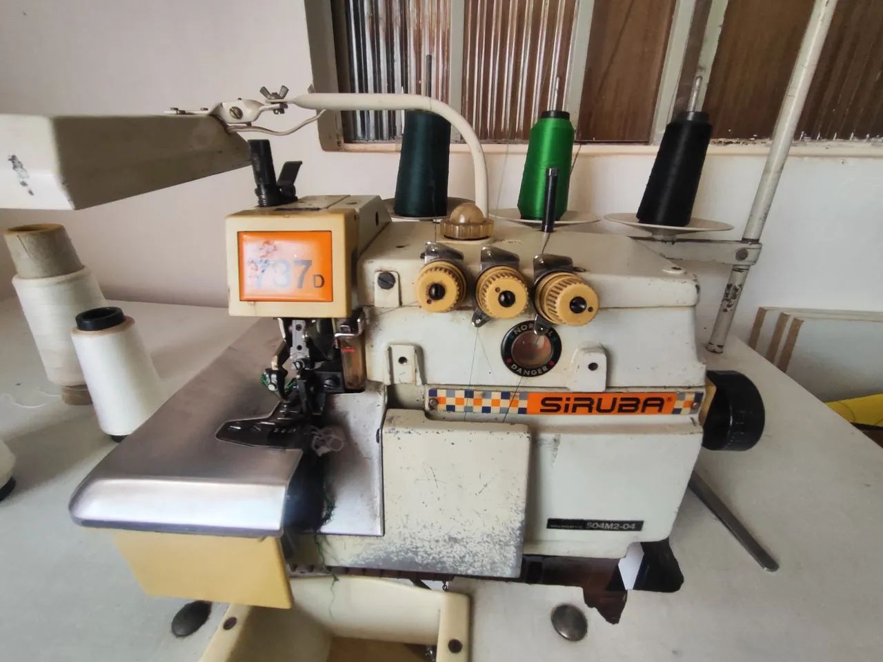 Máquina de costura Overloque Siruba revisada pronta para uso - Foto 2