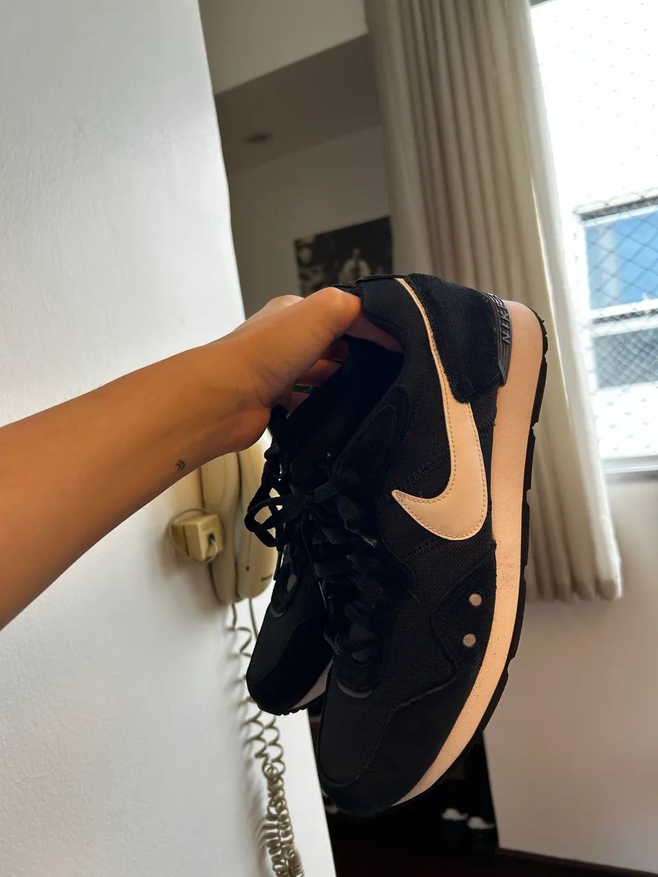 nike venture runner on feet