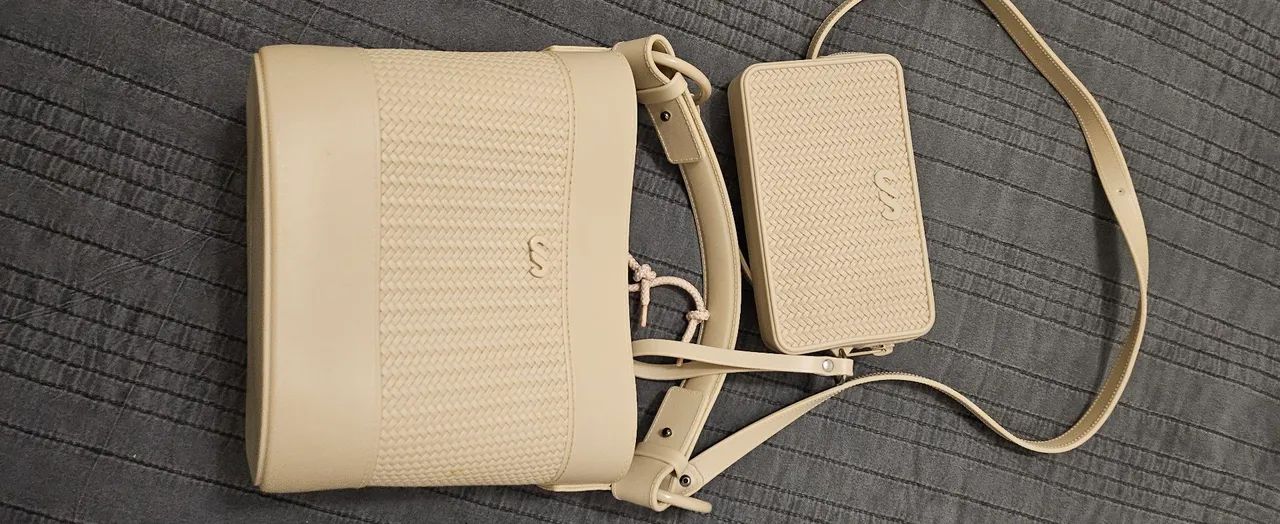 Bolsa emborrachada com bolsinha avulsa