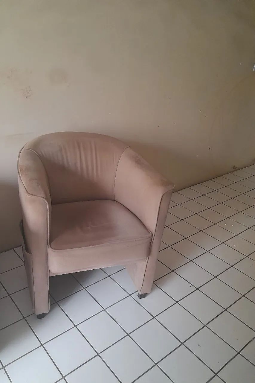 Sofá, Poltrona e pufes a venda (contato  pelo watsap: *) - Foto 3