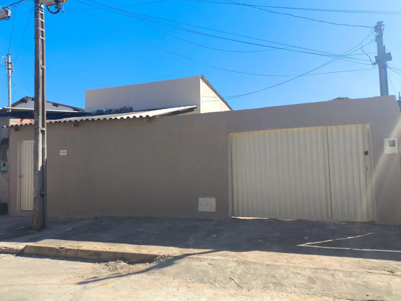 VENDO CASA ESCRITURADA NO SETOR MADRE GERMANA II