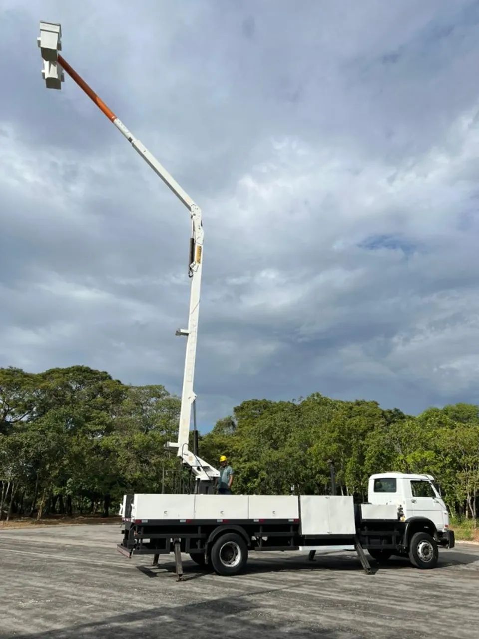 [VENDO] VW 17.180 (2012) + Cesto Aéreo Duplo GUITON 18m (Isolado 69kV) - Foto 3