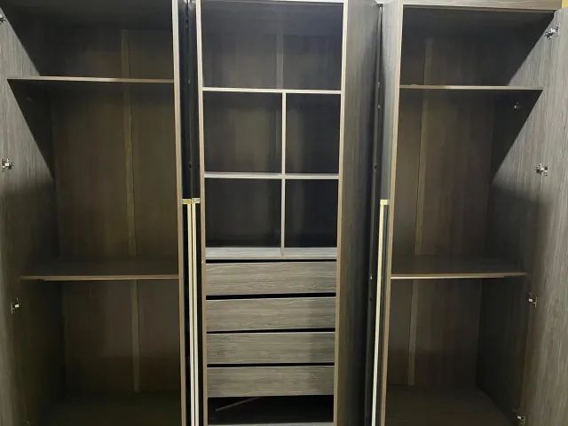 GUARDA-ROUPA GRANDE 6 PORTAS - ÓTIMO ESTADO - Foto 2