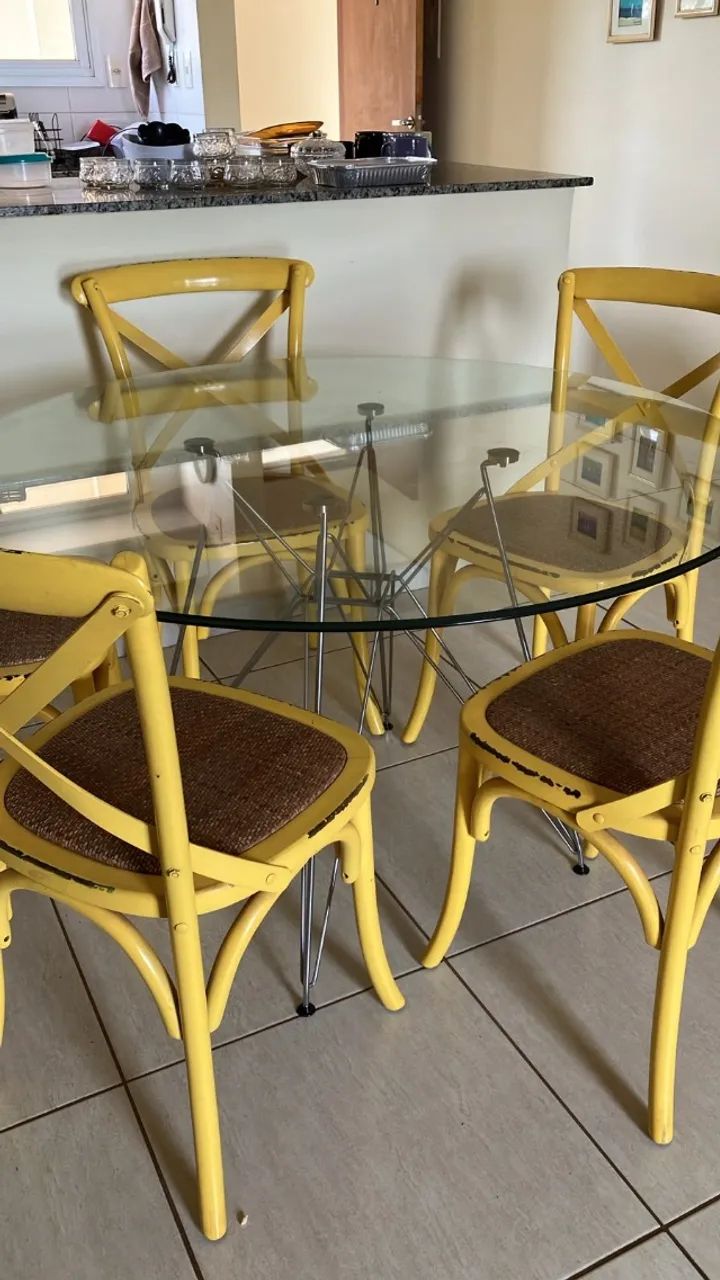 Mesa de jantar com cadeiras