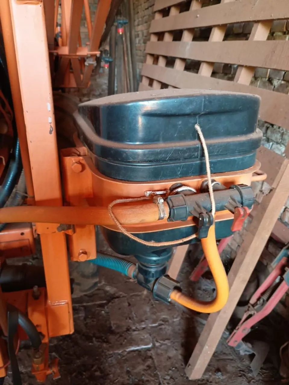 Pulverizador Allikon   2000L AD 18 Metros - Foto 5