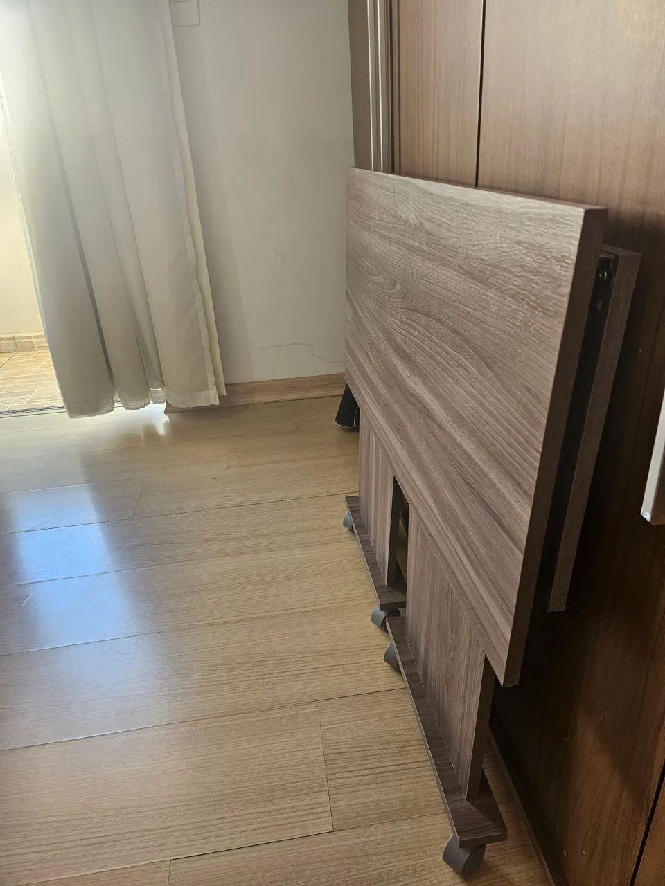 Mesa desmontável amadeirada perfeito estado - Foto 5