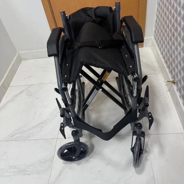 Cadeira de Rodas sem uso. Nova.... - Foto 3