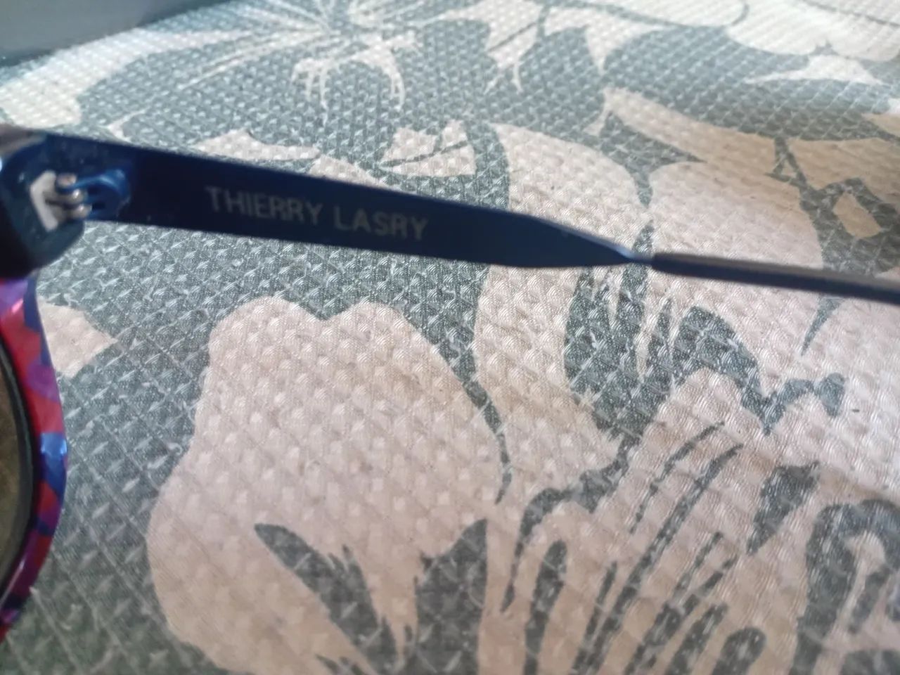Óculos de sol THIERRY LASRY sofisticado  - Foto 4