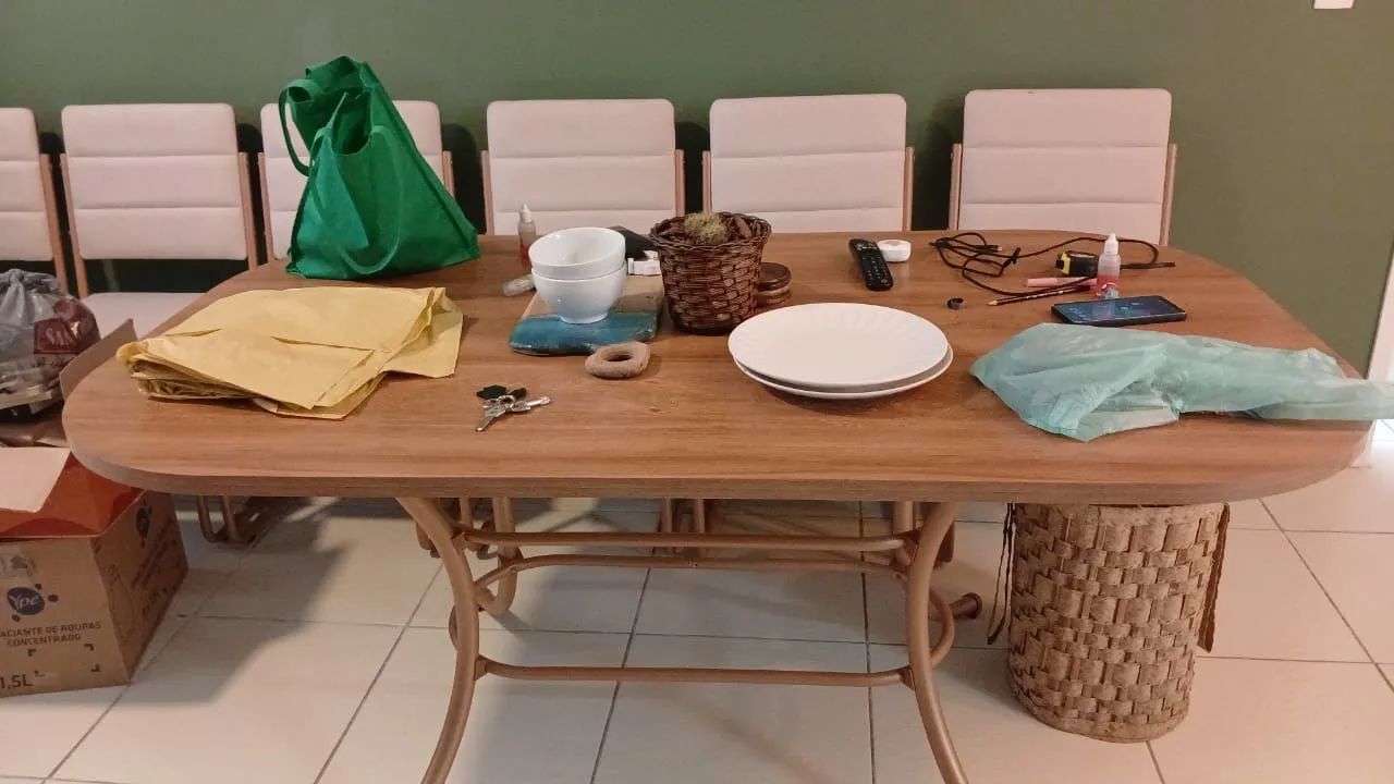 Mesa com 6 cadeira bem nova 1.200. - Foto 3
