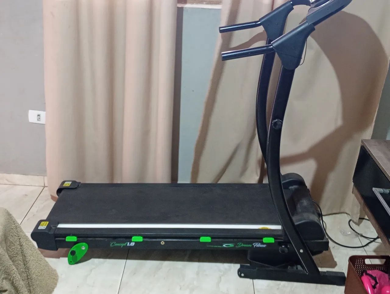 Vendo esteira comcept dreams 1.8 super conservada 