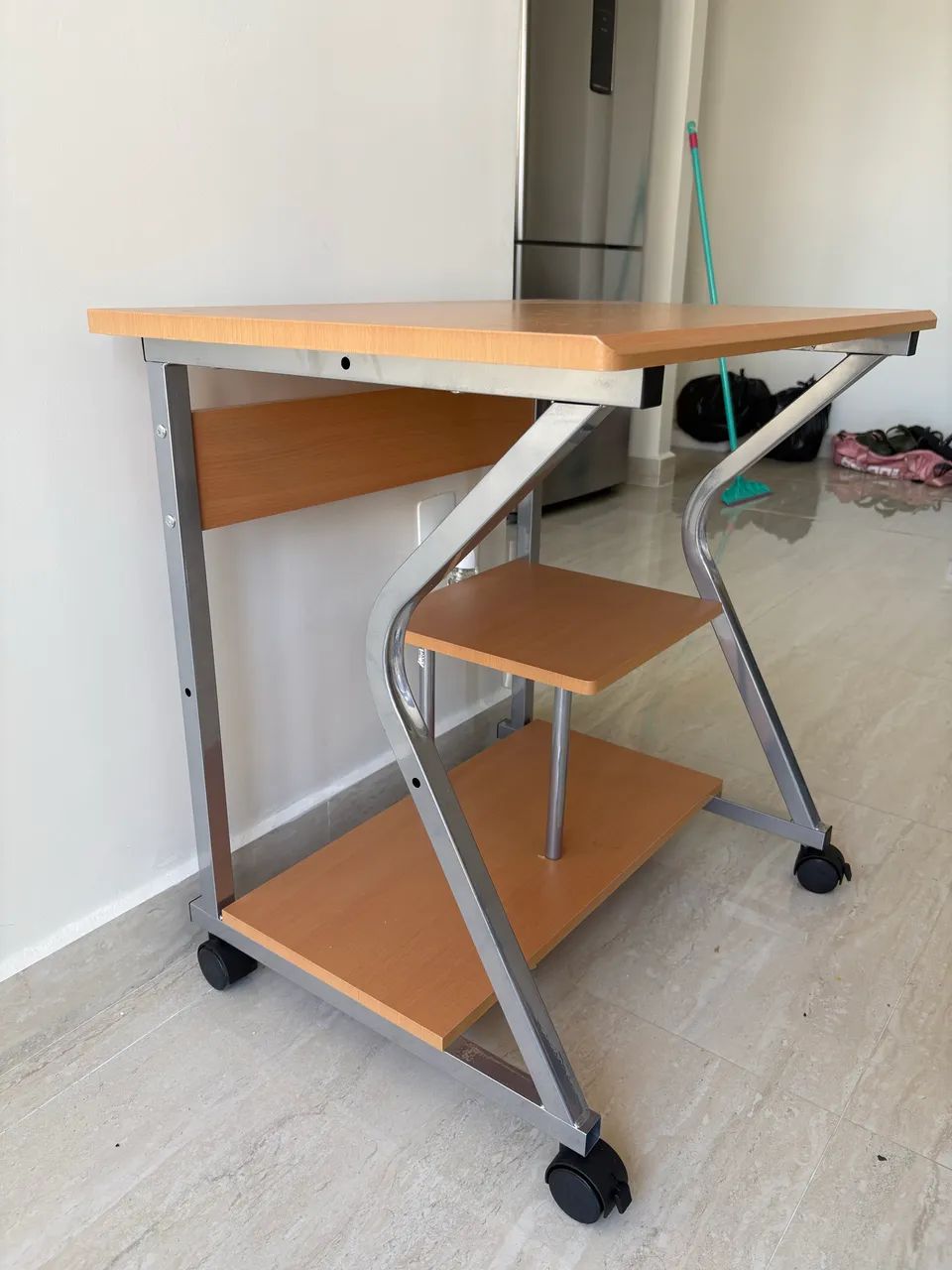 Escrivaninha mesa para computador ou estudos