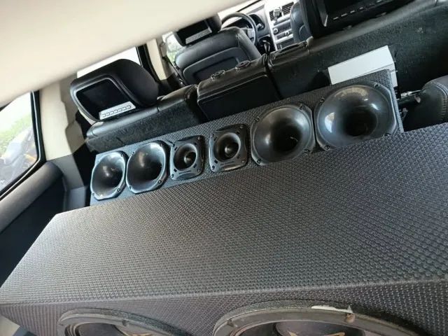 som com 2 modulos , caixa e cornetas gastei 6k pra vender rapido - Foto 2