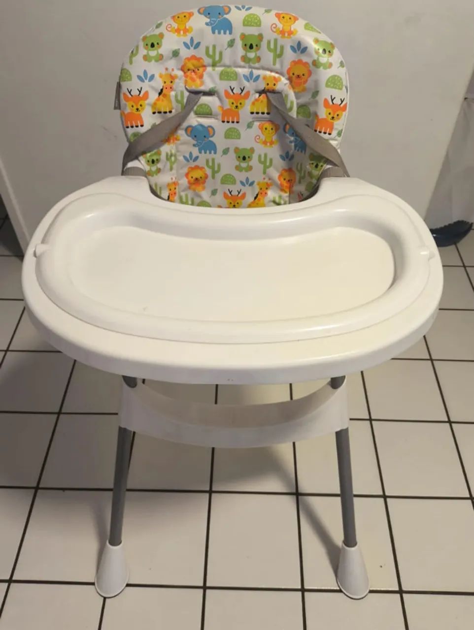 Cadeirinha para refeição com pé elevado