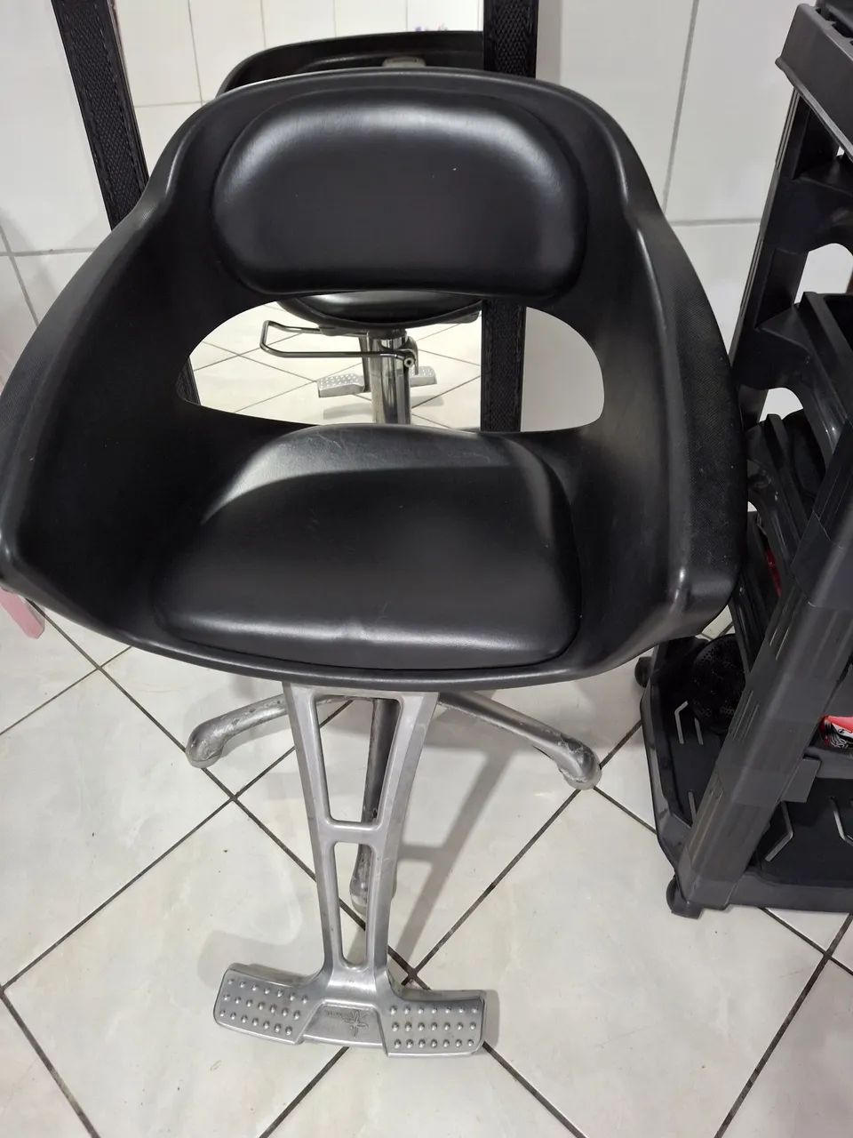 FURNITURE FOR BEAUTY SALONS