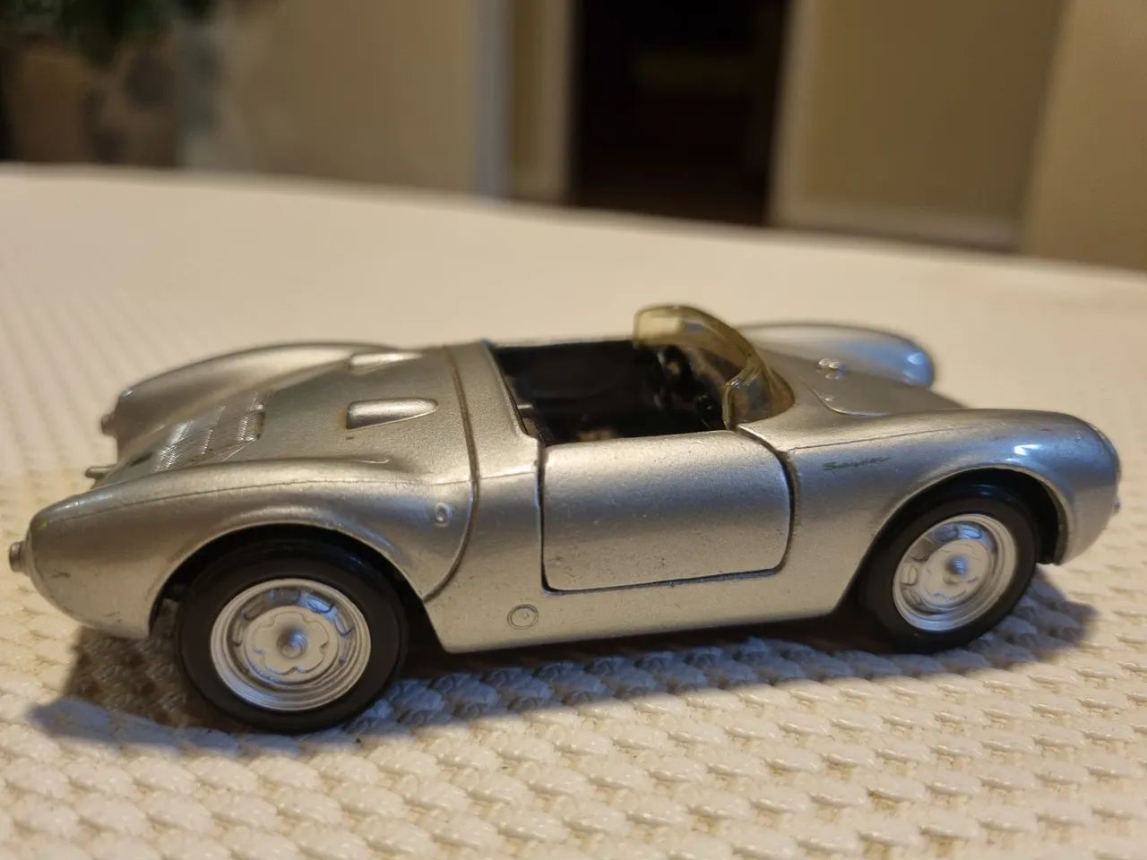 Miniatura Porsche 550 A Spyder Maisto Escala 1/32 - Foto 5