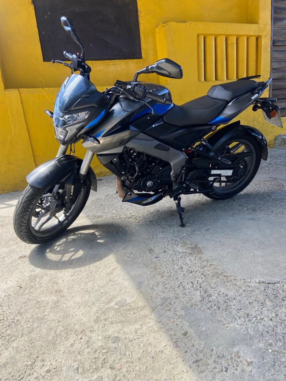 VENDO BAJAJ DOMINAR 200 - MUITO NOVA E CONSERVADA