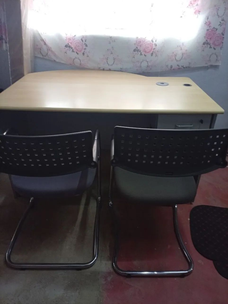 Mesa c/ 2 cadeiras para escritório  - Foto 5