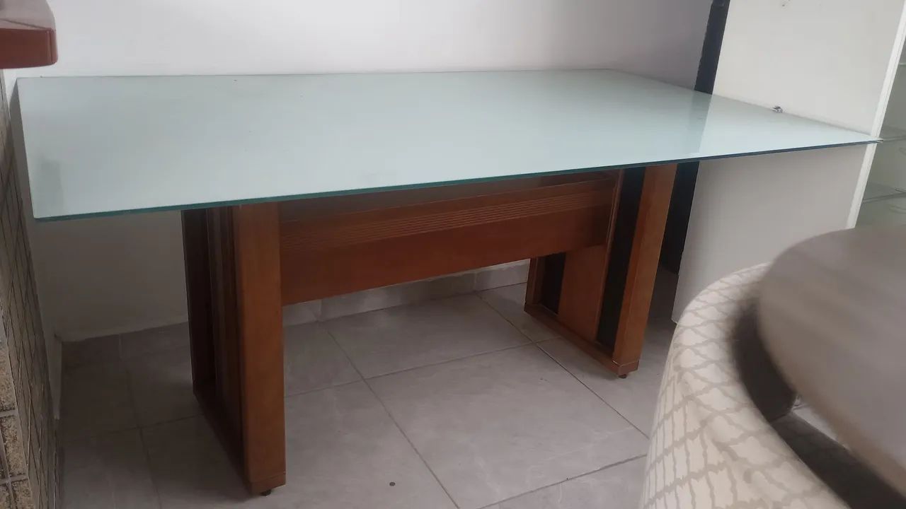 Mesa de vidro em bom estado 