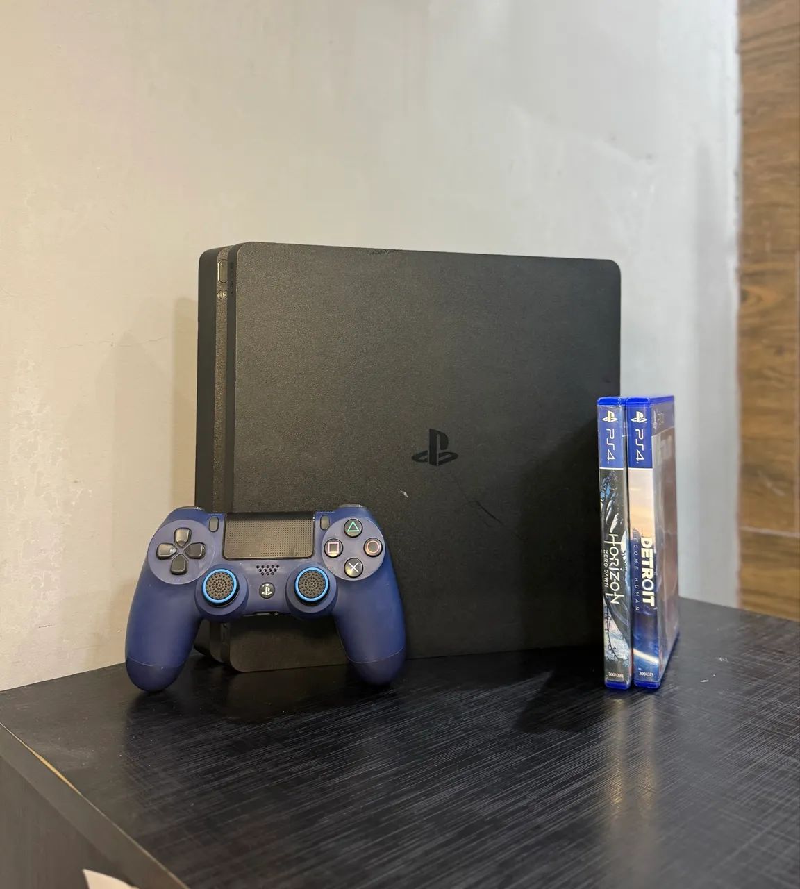PS4 Slim - 1TB + 2 Jogos 