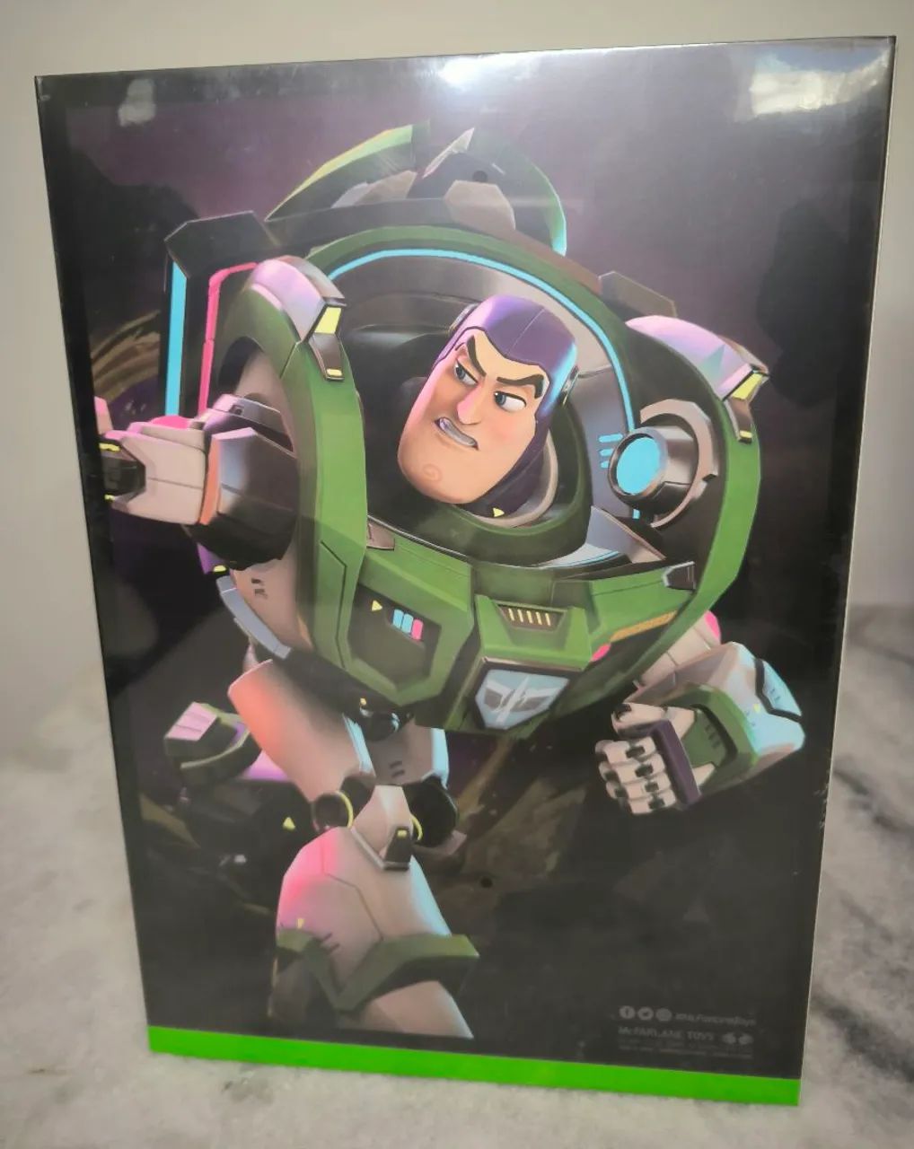 Disney Mirrorverse Buzz Lightyear Mcfarlane original lacrado - Foto 3