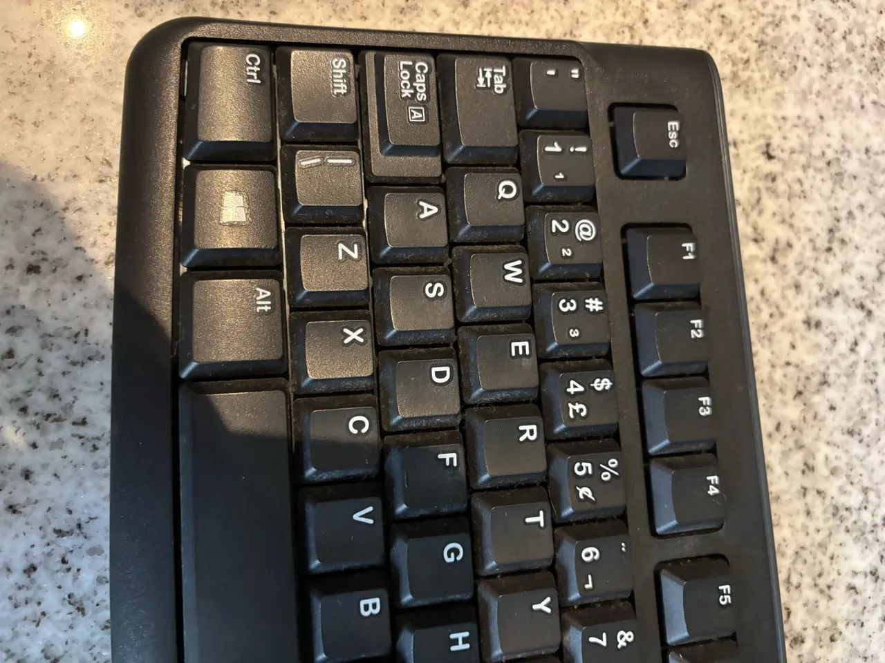 Teclado Logitech semi novo  - Foto 3