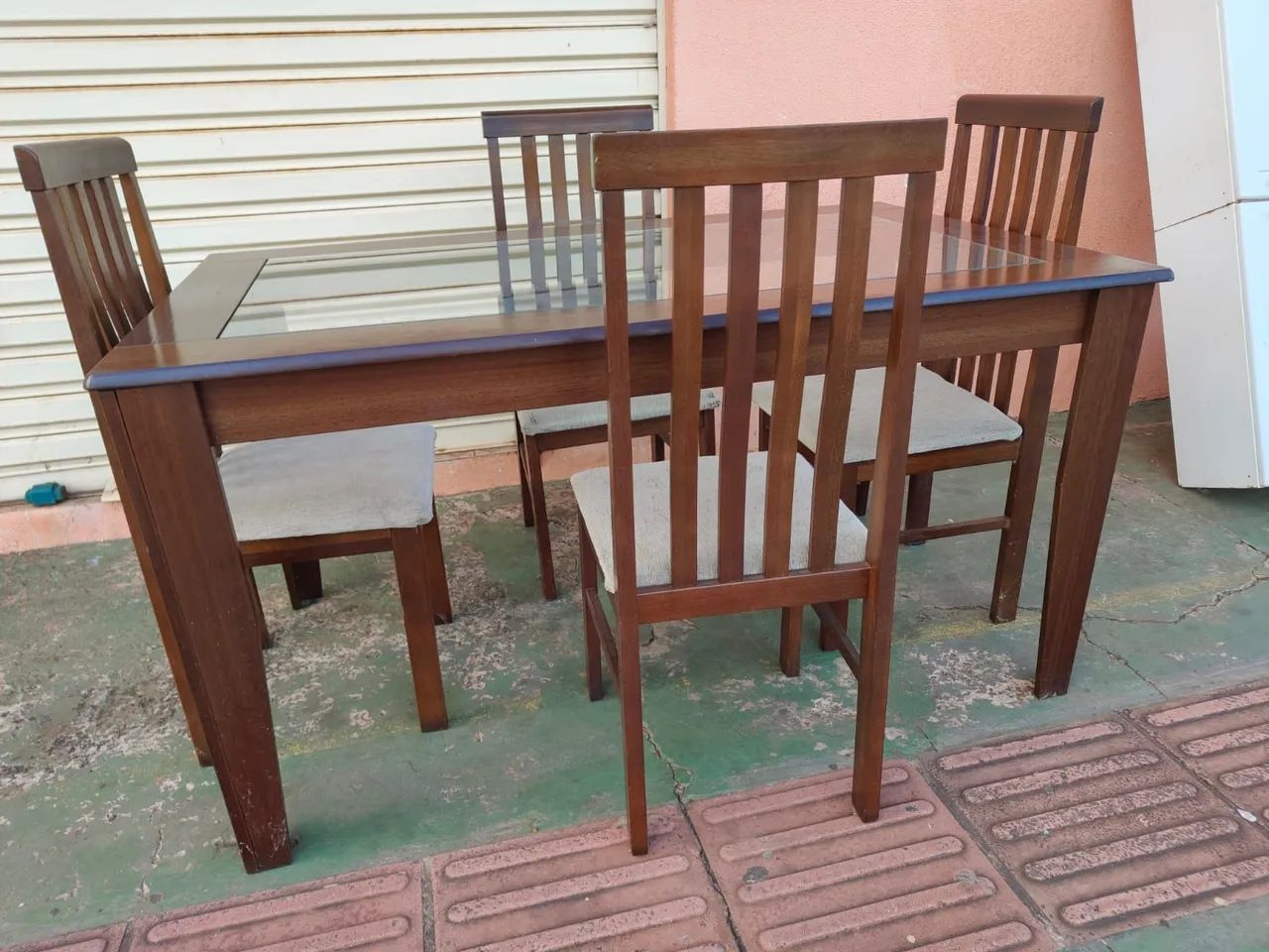 Mesa de vidro com 4 cadeiras  - Foto 3
