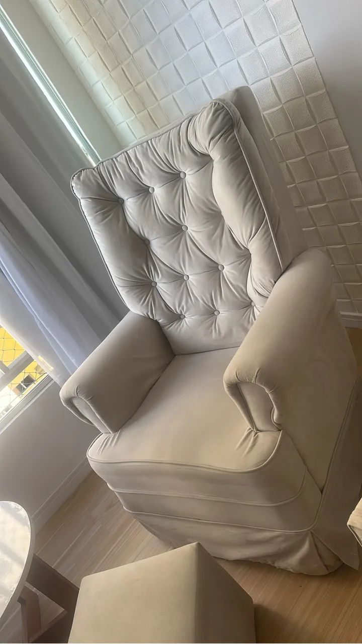 Vendo poltrona de amamentação + puff - Foto 2