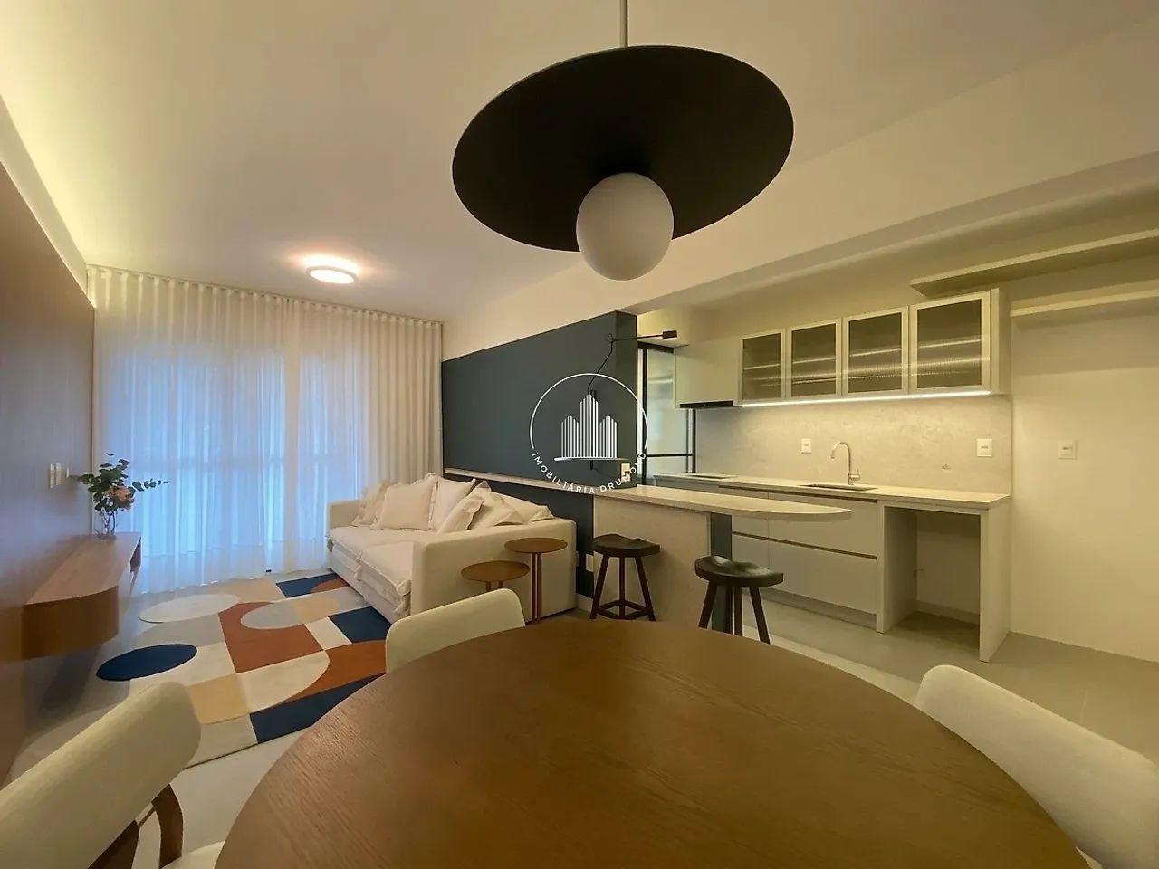 Apartamento 02 Dormitórios Com Suíte Mobiliado - EST