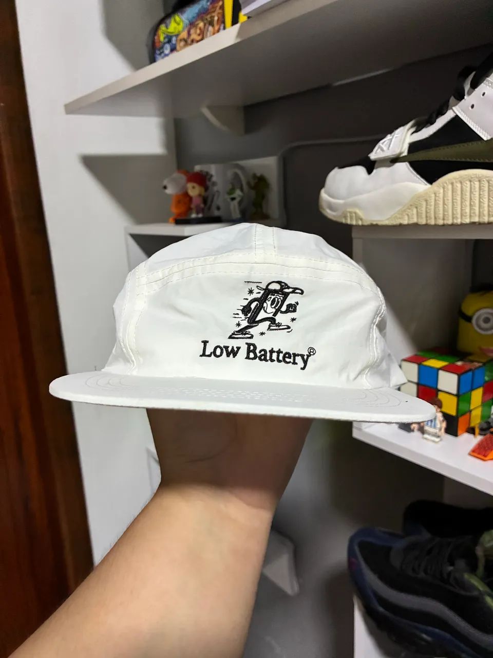 Boné de aba reta modelo Skatista branco