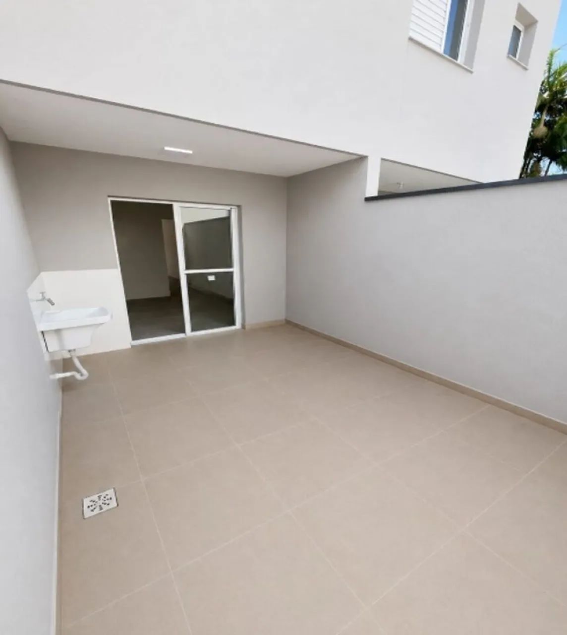 SOBRADO NOVO COM 2 SUÍTES E 2 VAGAS ? PRONTO PARA MORAR - Foto 3