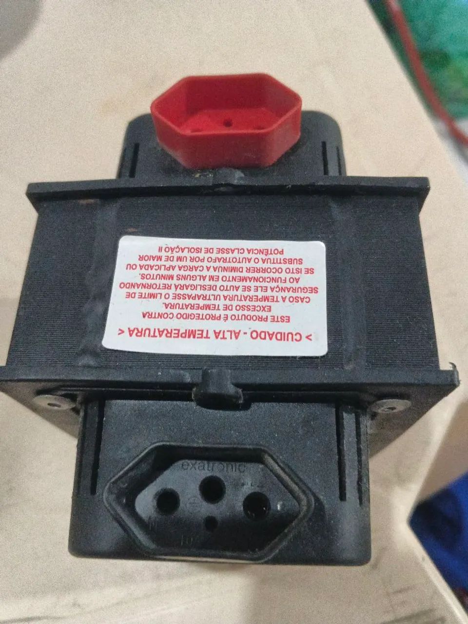 Vendo um transformador de 3.000 va