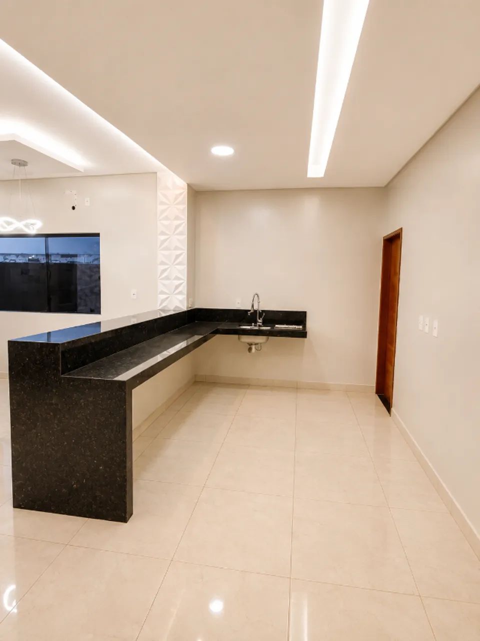 Casa de 3 quartos na zona oeste - Foto 2