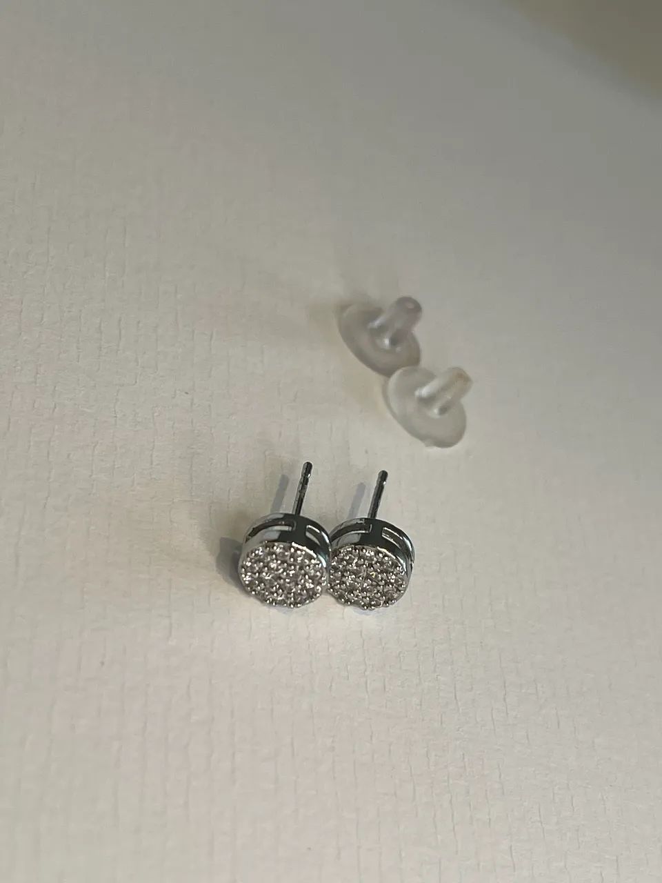 Brinco zirconia em ródio 0,7 cm - Foto 3
