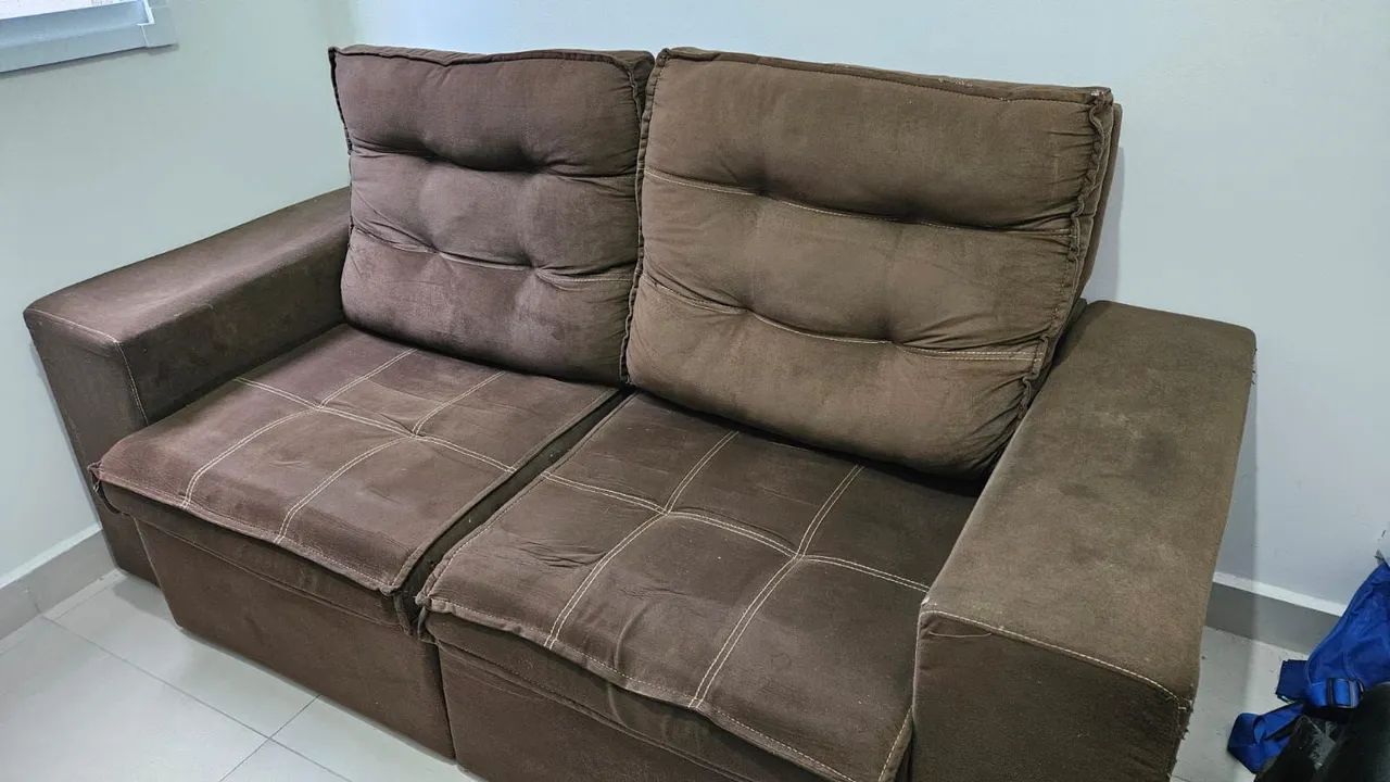 Sofá 2 lugares retrátil e reclinável marrom