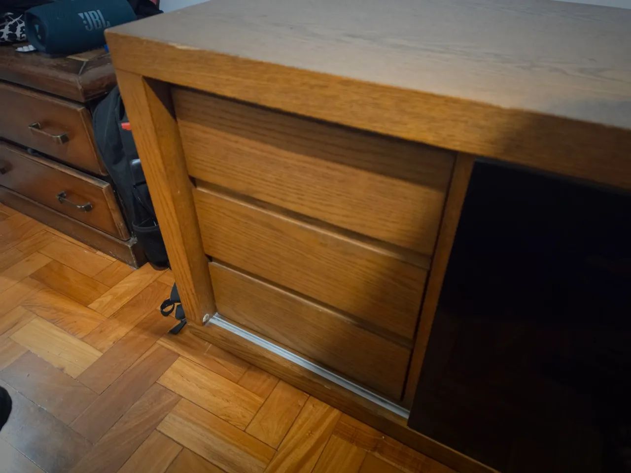 Rack de TV com portas de correr e gavetas - Foto 5