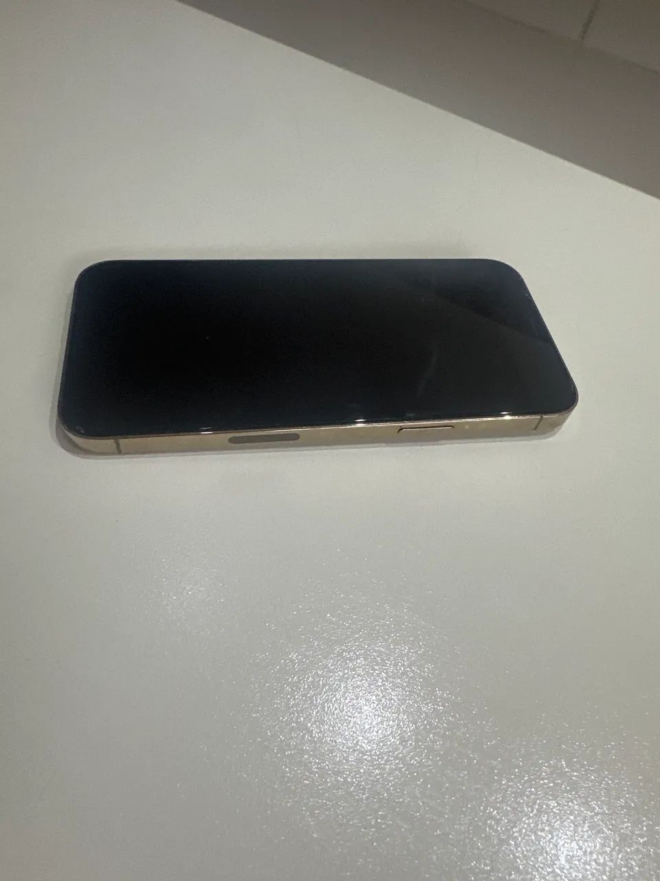 Vendo  iPhone 12 Pro Max  dourado bem conservado  