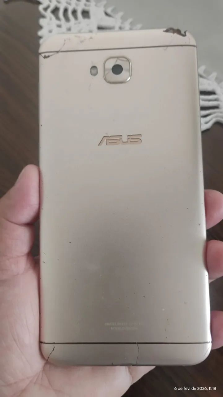 Celular ASUS com defeito 
