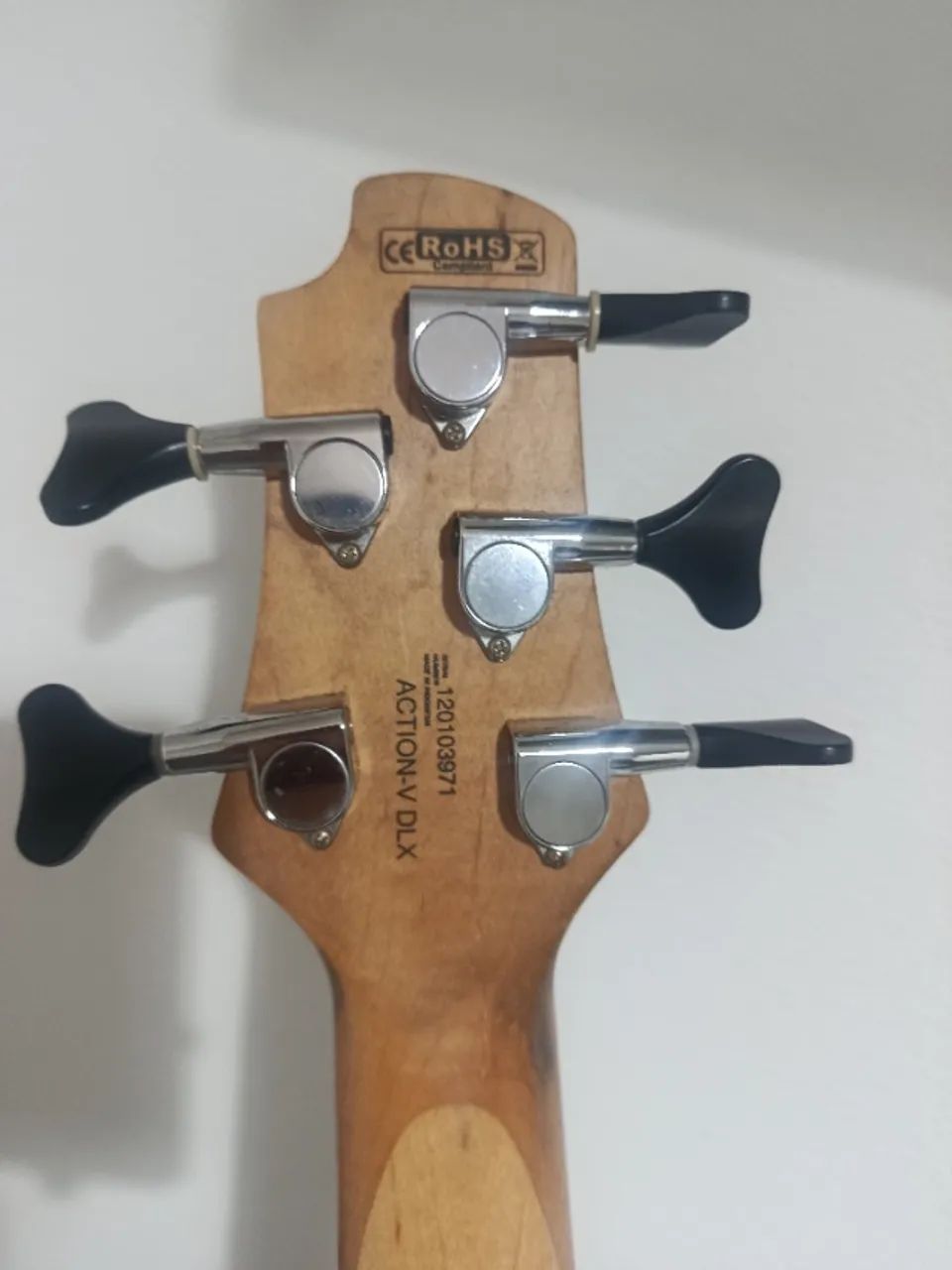 Baixo Cort Action DLX V