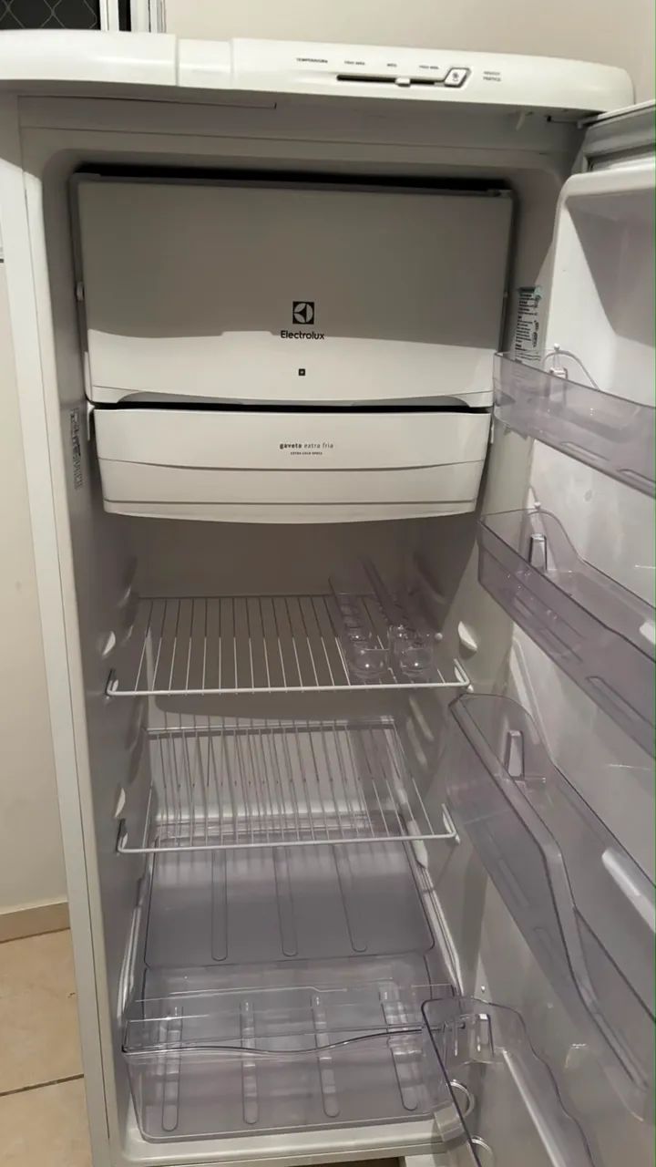Vendo geladeira com defeito
