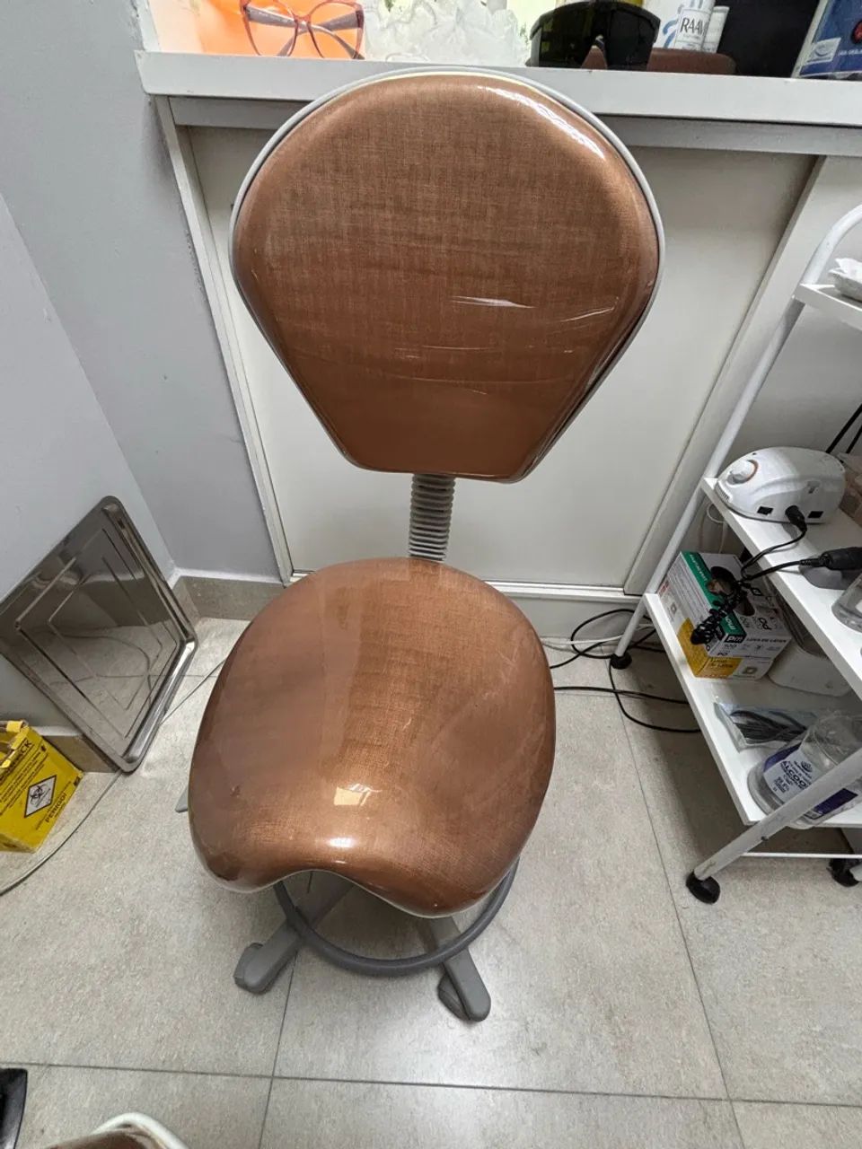 Cadeira e mocho para podologia e estética  - Foto 4