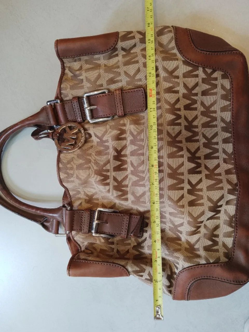 Bolsa original Michael Kors importada de Miami estampa monograma detalhes em couro marrom - Foto 6