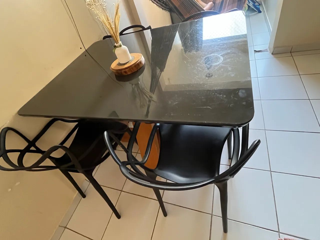 MESA COM 4 CADEIRAS - Foto 3