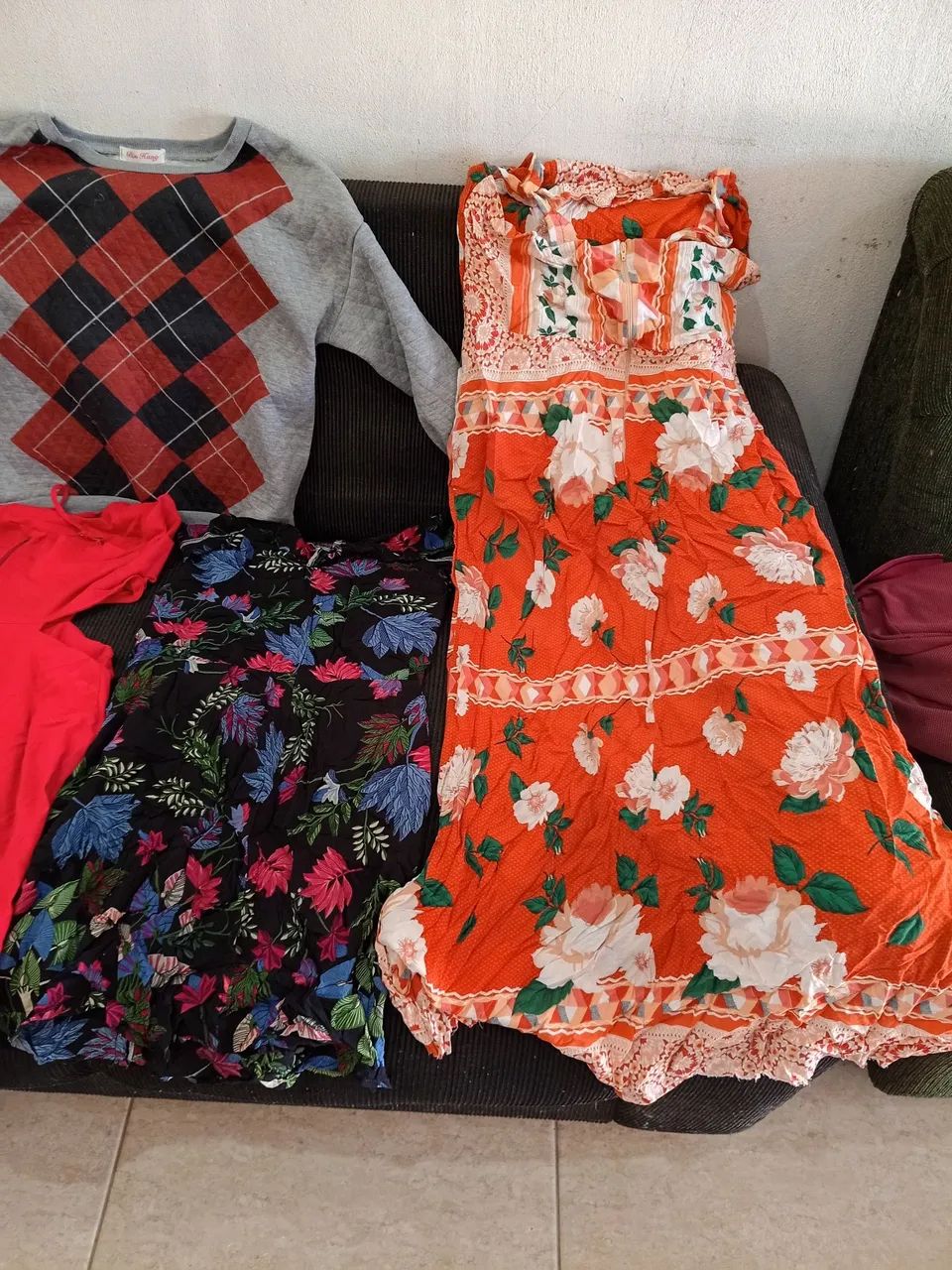 Roupas e sapatos para bazar
