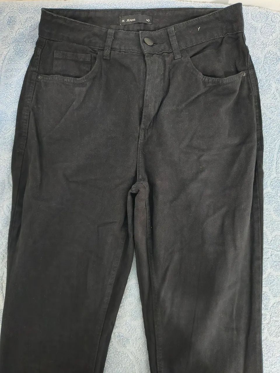 Calça Jeans Estilo Reta Lavagem Preta Com Abertura na Lateral e Sem Lycra - Foto 2