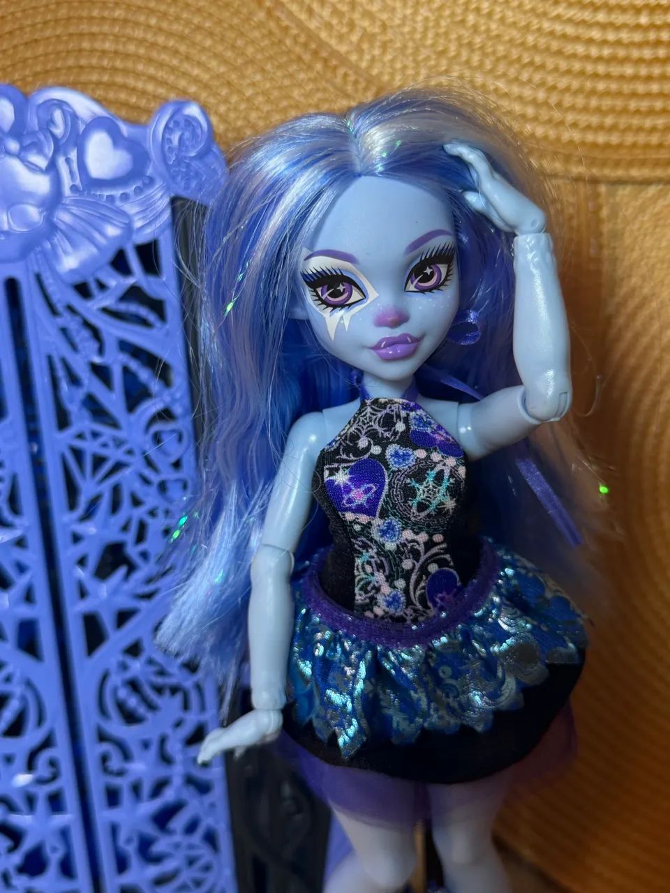 Monster High Abbey SS4 Aberta (Completa)