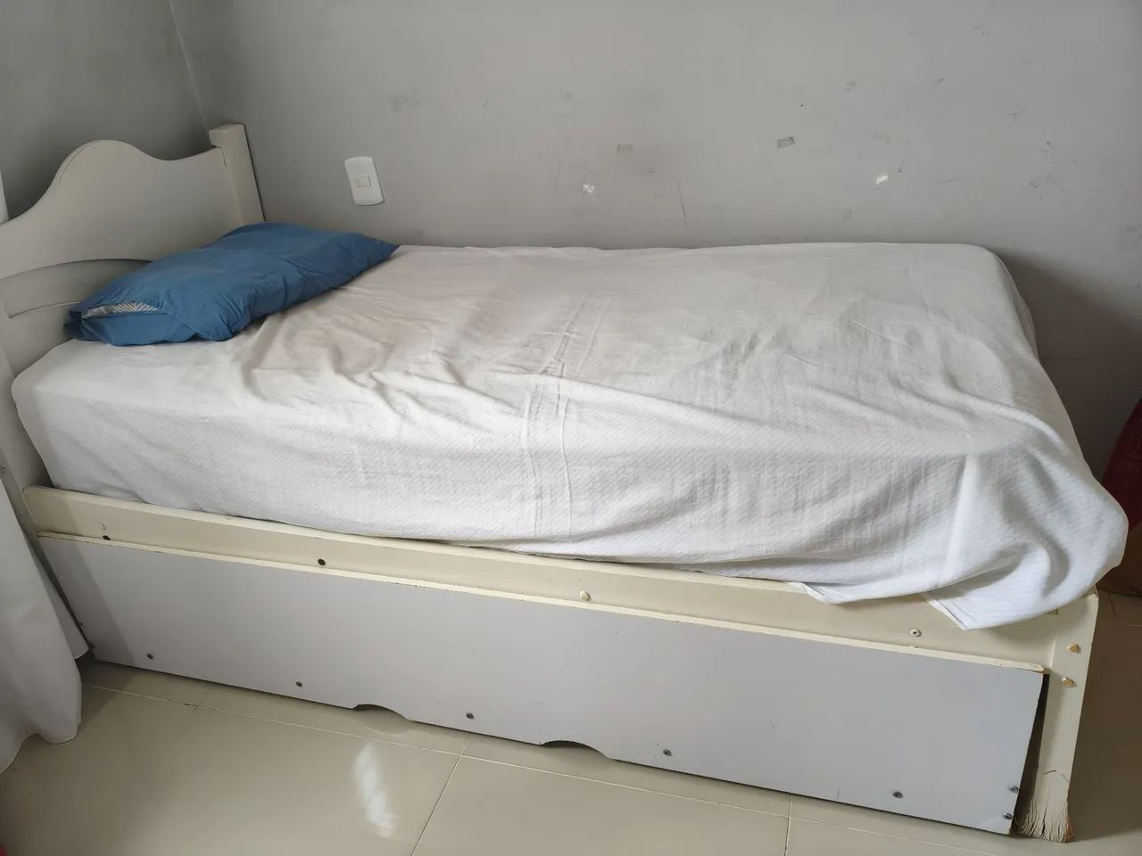 Cama de solteiro com colchão 