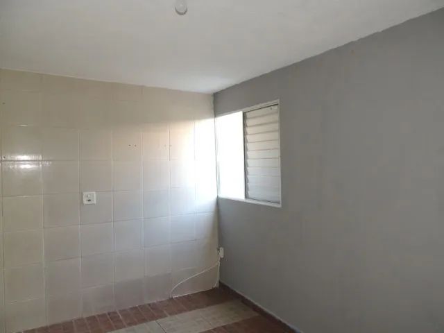 Aluga-se casa de fundo com quintal. - Foto 3