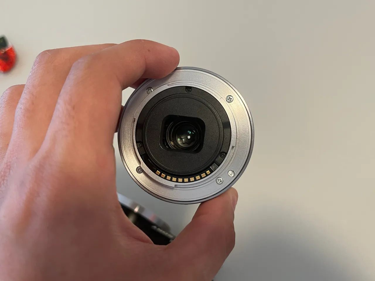 lente sony 16mm f2.8 aps-c para câmera e mount - Foto 2