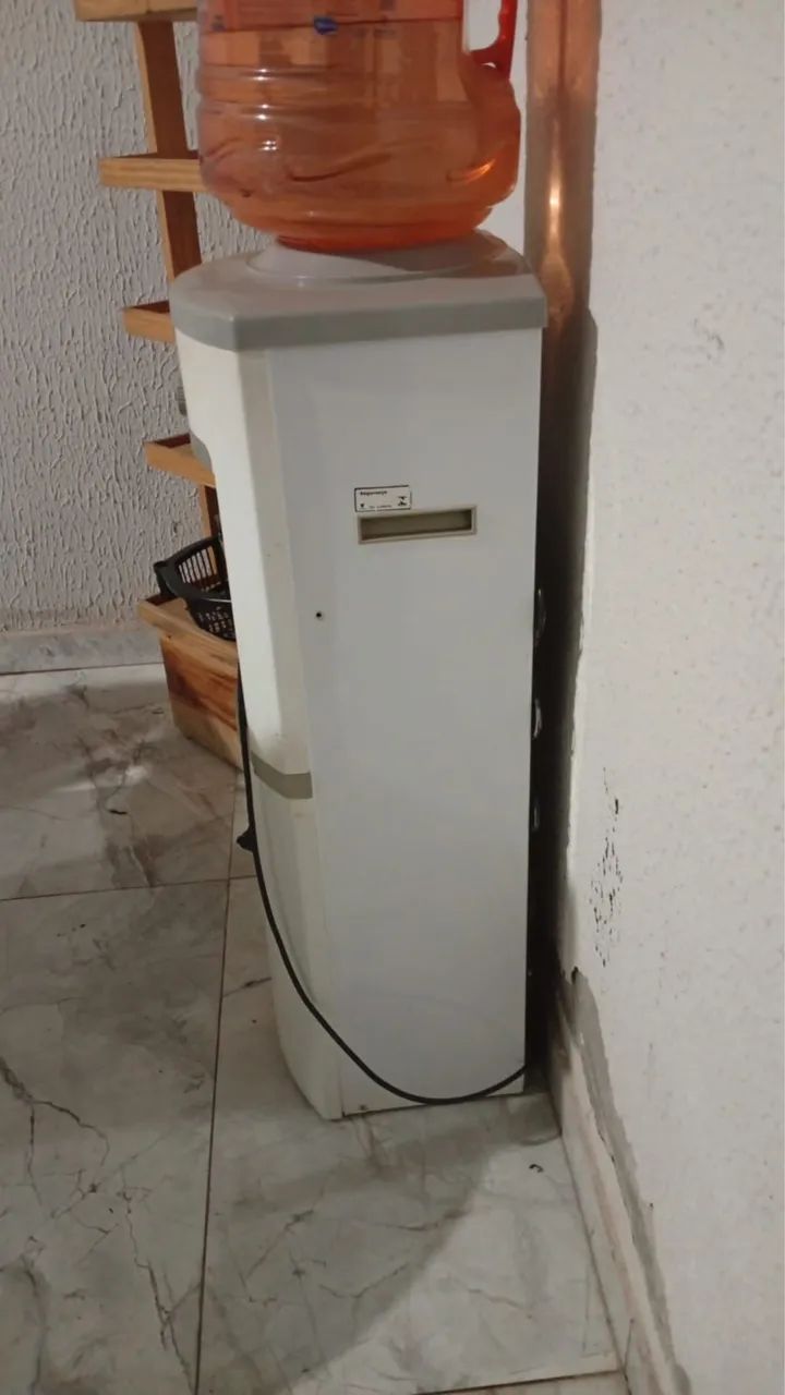 bebedouro de coluna Esmaltec.