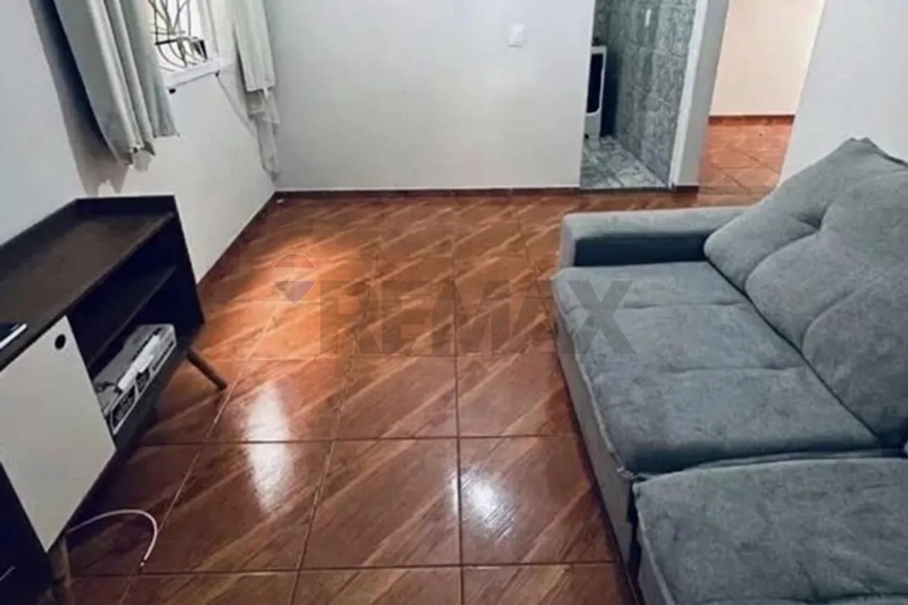 Apartamento Reformado no Bairro Candelária: 2 Quartos, 42m²